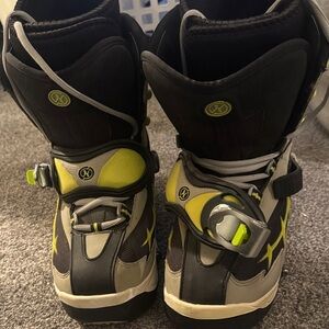 Men's Stylish Black and Yellow Snow Boots